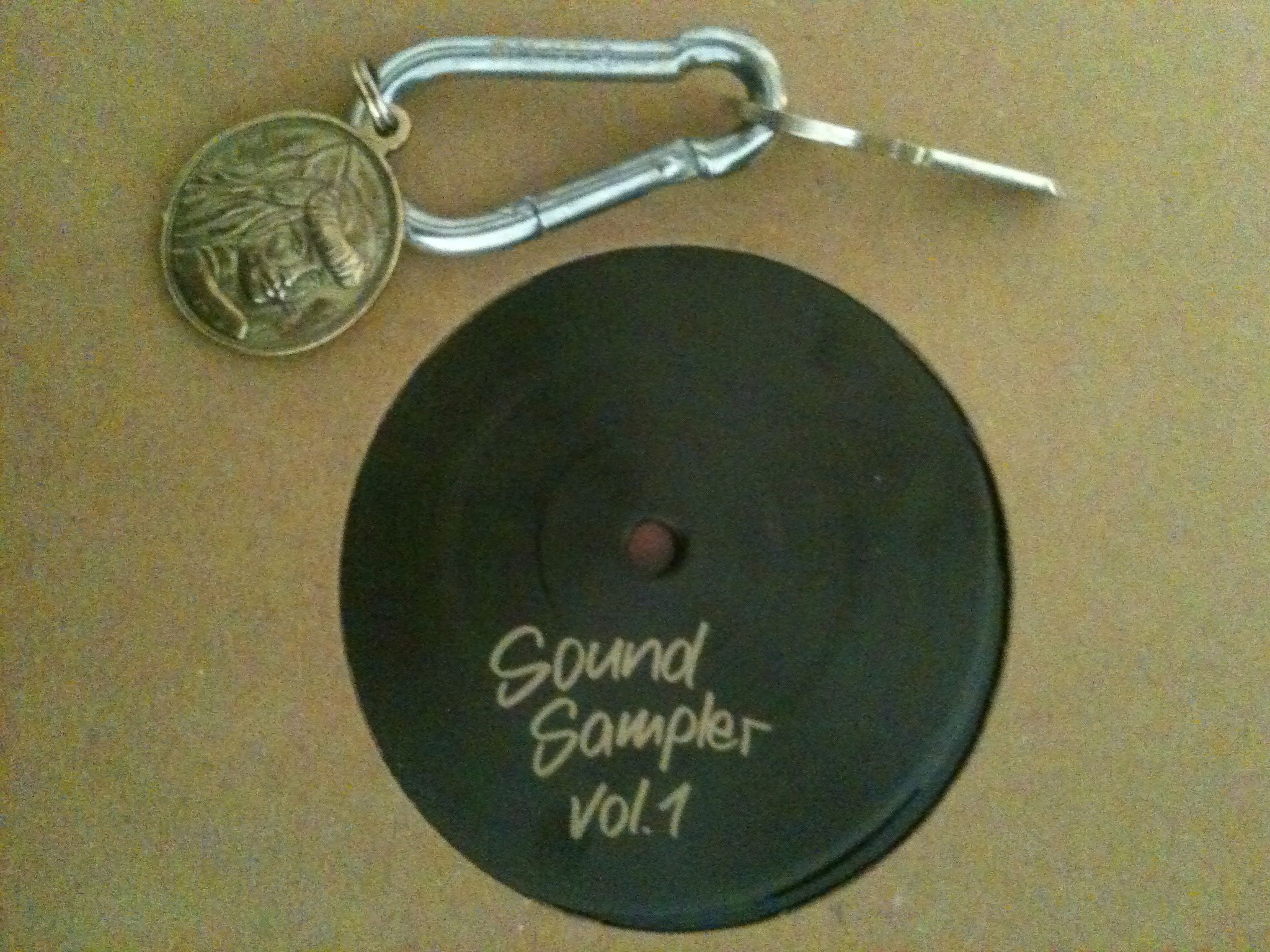 Die goldene Katzenfrau öffnet die Tür zum «Cabaret» – auch zur Loftparty?