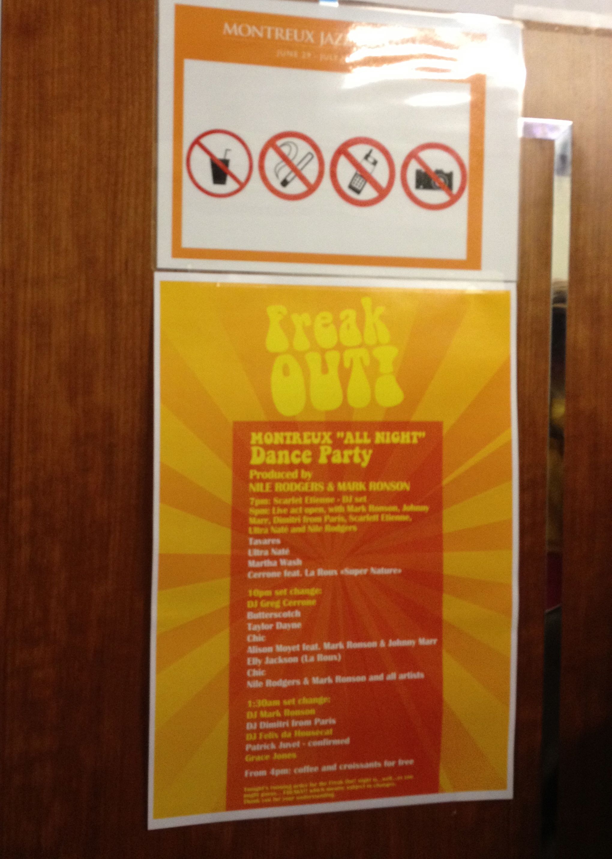 Viele Verbote: Eingang zum Auditorium Stravinski während der «Freak Out»-Party