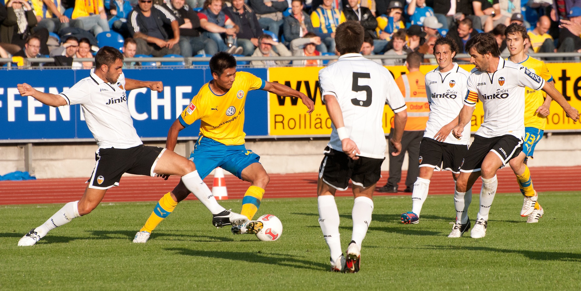 Gute Visitenkarte abgeliefert: Kwang-Ryong Pak im Testspiel von Eintracht Braunschweig gegen den FC Valencia.
