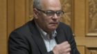Die SP-Nationalraete Andy Tschuemperlin, SZ, links, und Susanne Leutenegger-Oberholzer, BL, unterhalten sich waehrend der Win