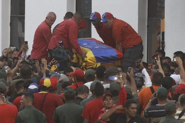 Venezuela trauert um Chávez class=