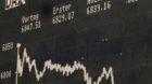 Nach unten zeigt die Anzeigentafel des Deutschen Aktienindex (DAX) am Donnerstag, 7. Februar 2008, an der Wertpapierboerse i