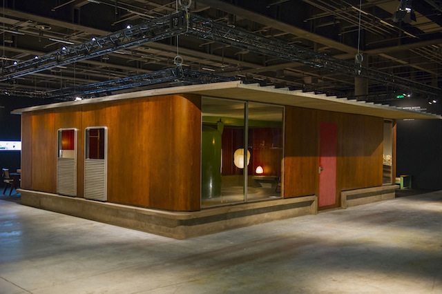 Vorfabriziertes Fertighaus «maison des meilleurs jours» (1956) von Jean Prouvé am Stand der Galerie Patrick Séguin.