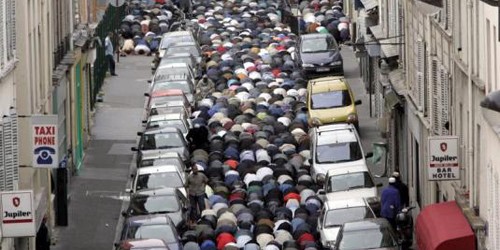 Yoga-Positionen werden oft auch überraschend mitten im Stossverkehr eingenommen.