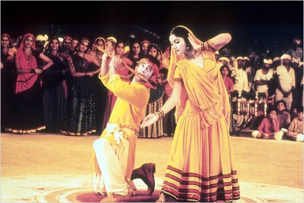 Indische Frauen neigen in erotischen Lebenslagen zu Gesangseinlagen. Der indische Mann greift im Liebesspiel gerne mal zur Föte. 