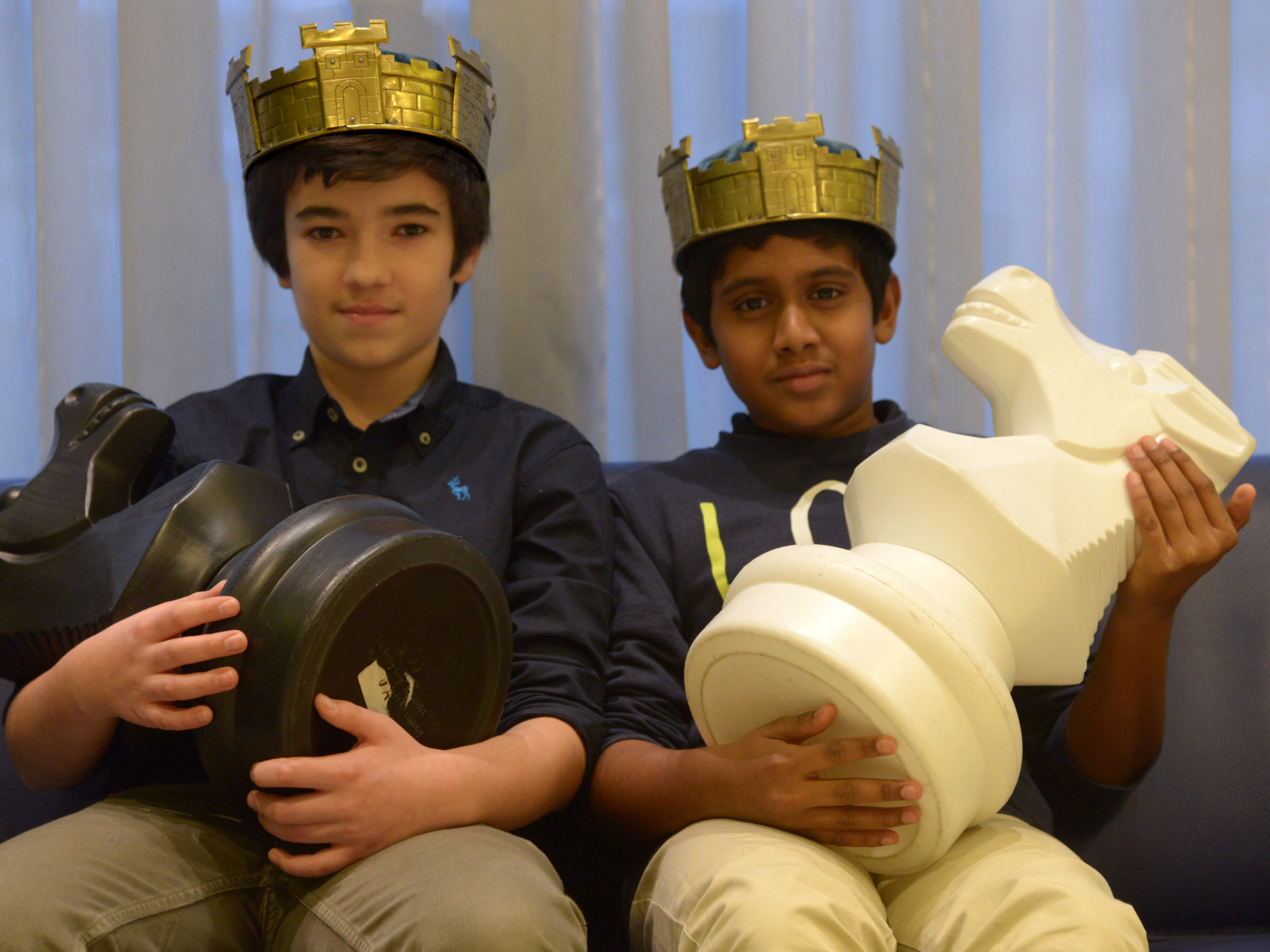 Jugendschachkönige aus Therwil: Max Lo Presti in der Kategorie U16 (links) und Sajithan Sankar in der Kategorie U12.