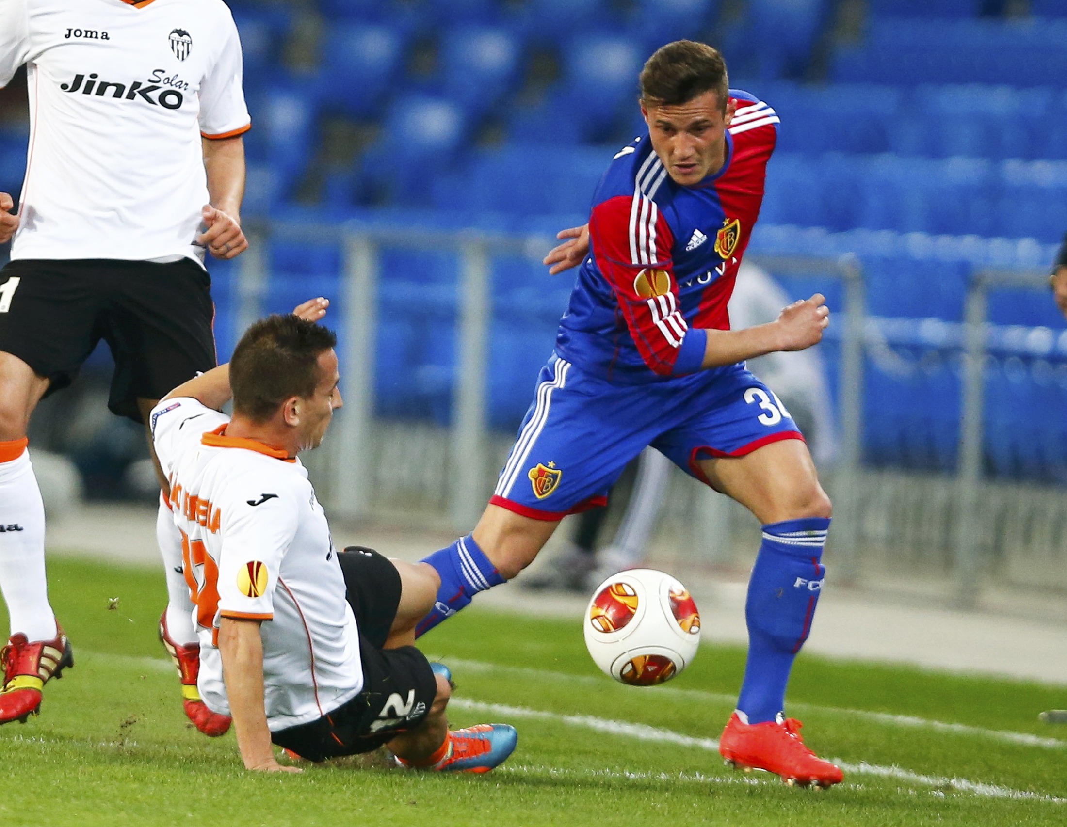 Valencia's Joao Pereira fights for the ball with FC Basel's Taulant Xhaka (R) during their Europa League quarter-final first leg soccer match in St.Jakob-Park stadium in Basel, April 3, 2014.  REUTERS/Arnd Wiegmann (SWITZERLAND  - Tags: SPORT SOCCER)  