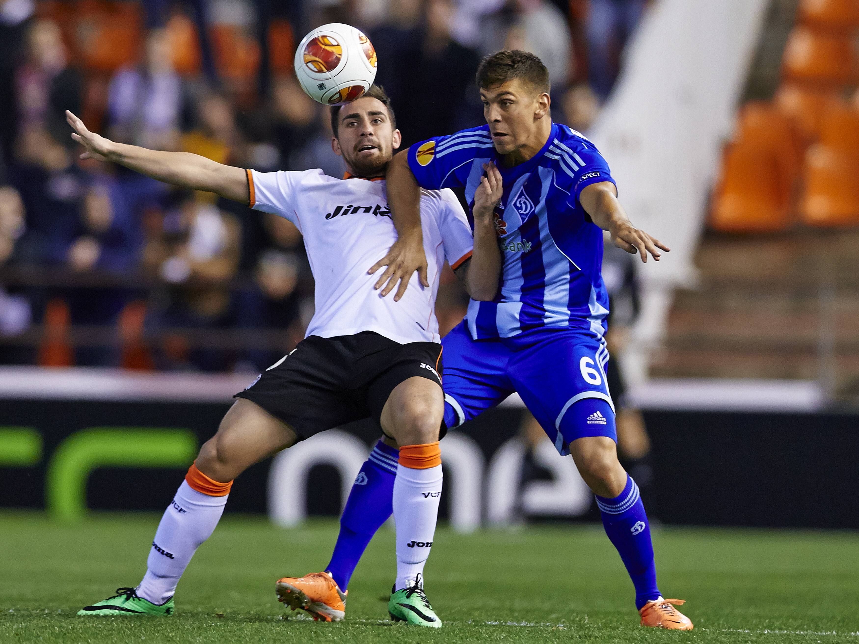 In 21 von 28 Liga-Spielen kam Aleksandar Dragovic (rechts) bei Dynamo Kiew zum Einsatz. Dazu in der Europa League wie hier gegen Valencia, das später auf Dragovic Ex-Club, den FC Basel traf.  