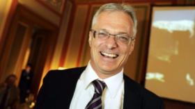Thomas Minder strahlt nach dem Ja des Schweizer Stimmvolkes in einem Hotel in Schaffhausen am Sonntag, 3. Maerz 2013. (KEYSTO