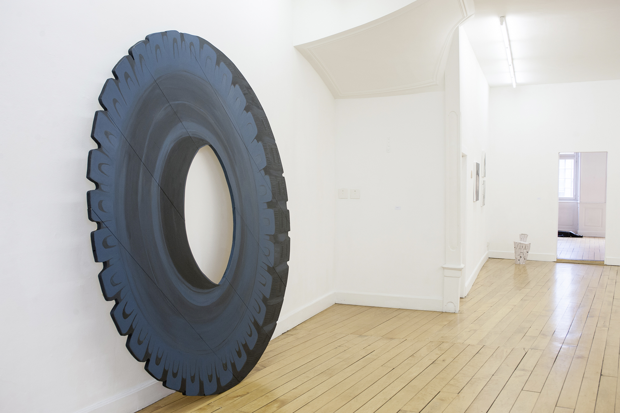 Ein Blick in die Galerieräume mit Werken der Künstlerin Martina Gmür.