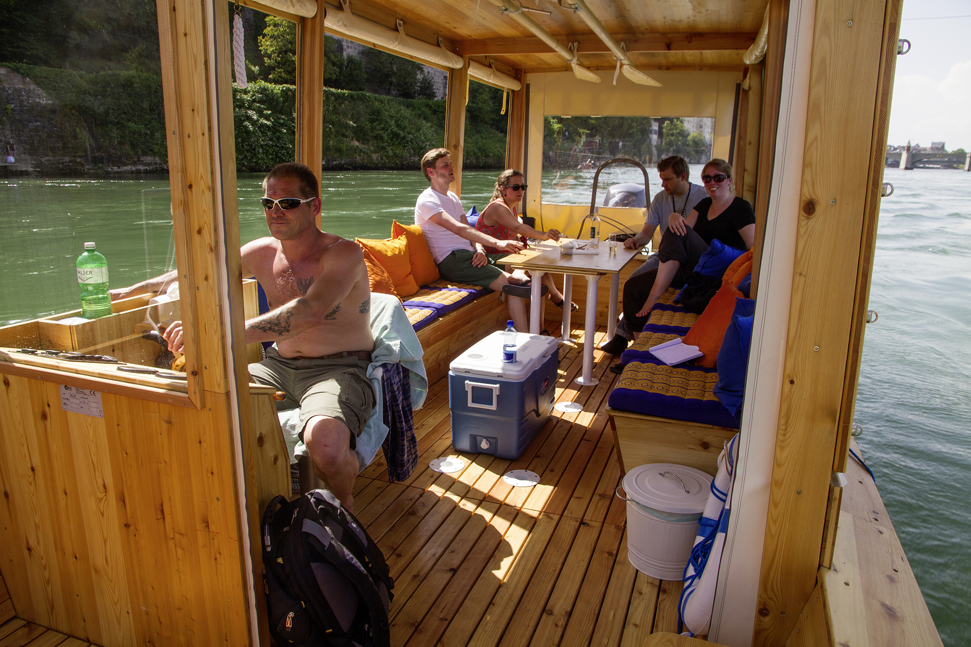 Das neue «Rhyschiffli» transportiert unter anderem Rheinschwimmer als Shuttleschiff zwischen Dreirosenbrücke und Tinguely Museum.