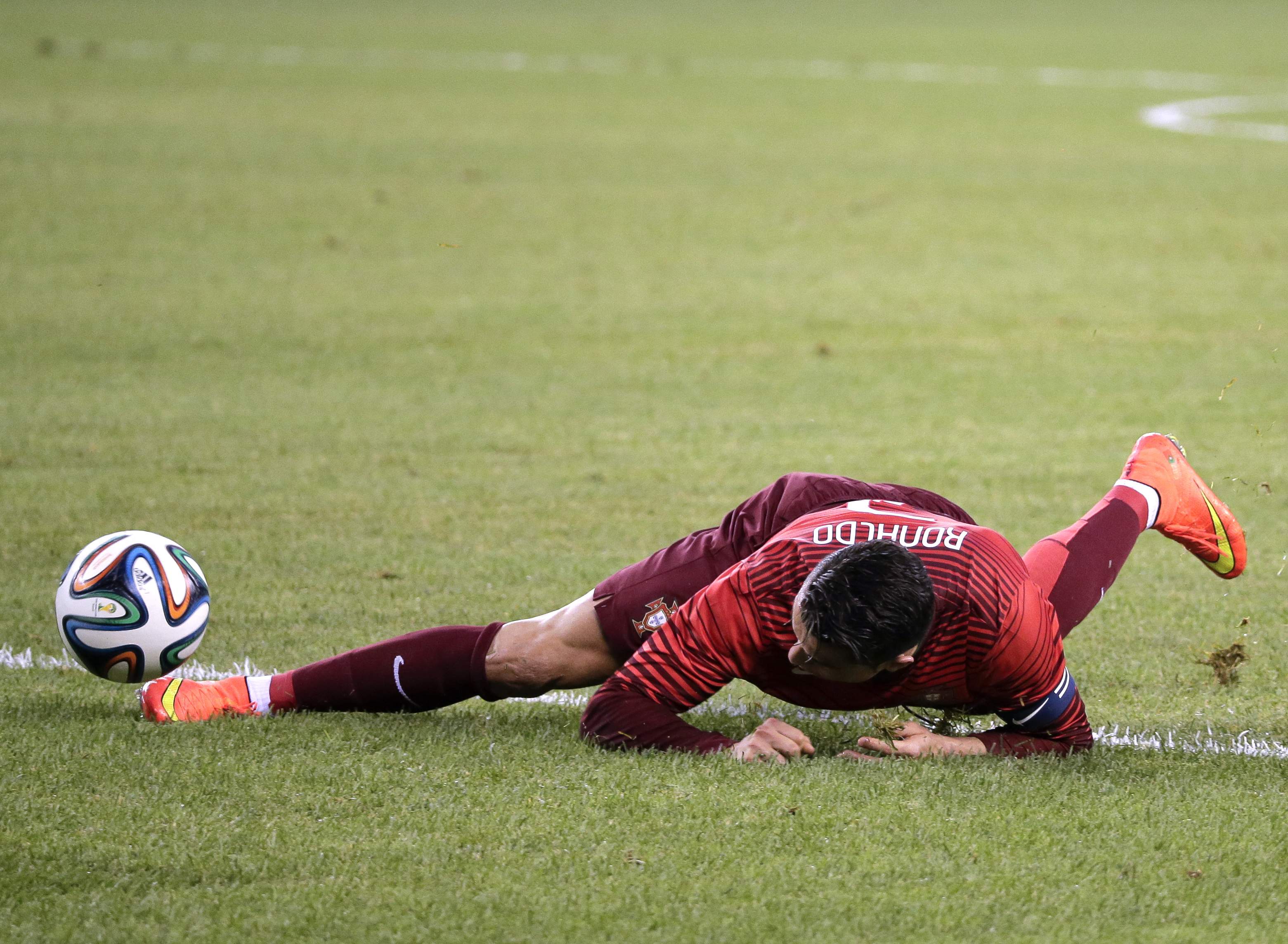 Portugal's Cristiano Ronaldo trips as he breaks in on the goal while playing Ireland in the first half during their international friendly soccer match, ahead of the 2014 World Cup, in East Rutherford, New Jersey, June 10, 2014.  REUTERS/Ray Stubblebine  