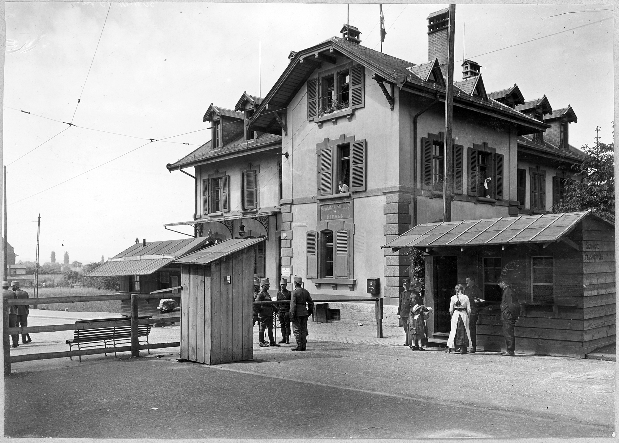«Bis die Grenze in den Köpfen drin war»: Anfangs waren die Zollkontrollen 1914 noch etwas improvisiert – anfangs.