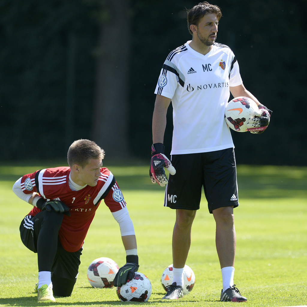 Der neue Torhüter und sein Coach: Tomas Vaclik mit Goalie-Trainer Massimo Colomba.