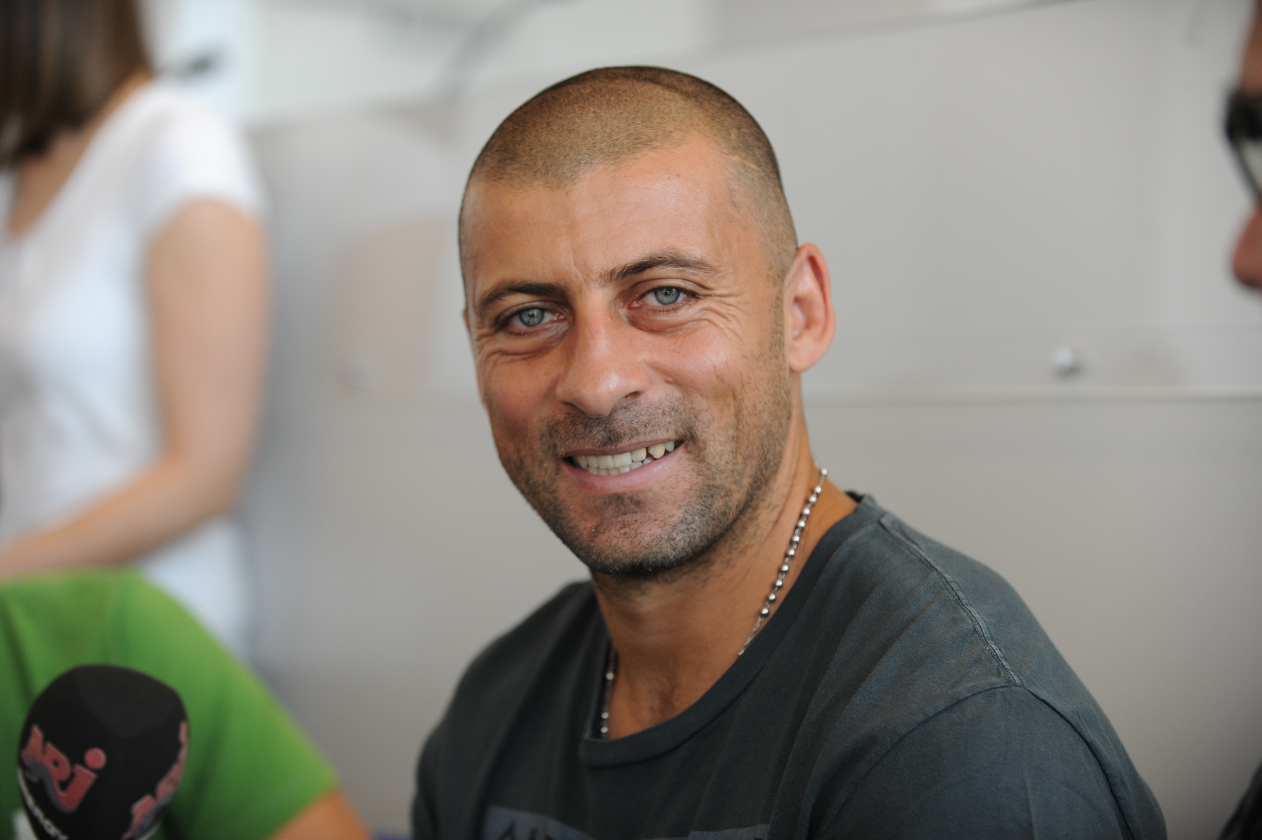 Mit einem bezaubernden Lächeln: Walter Samuel bei seinem ersten Medientermin in Basel.