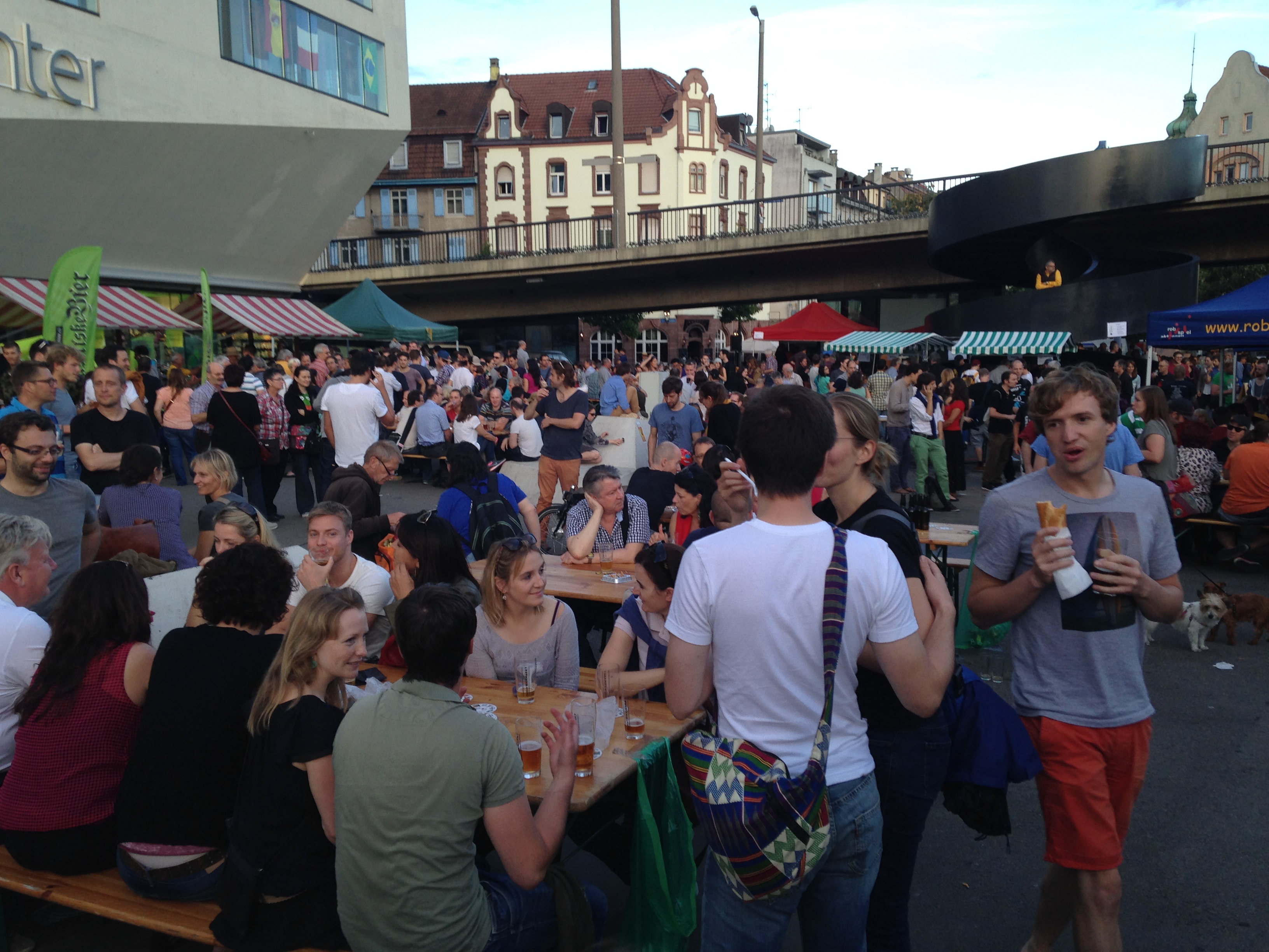 Viel Volk fand sich ein beim Basler Biermarkt.