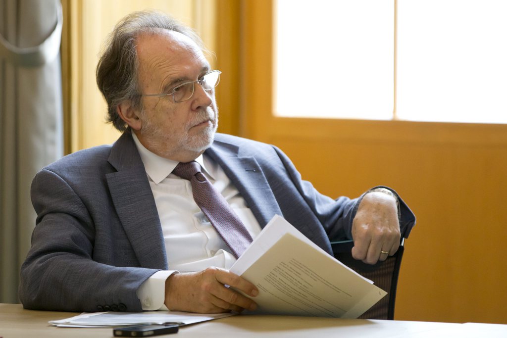 Dick Marty, Praesident Ethos Academie, informiert die Medien am Freitag, 22. Juni 2012 in Zuerich. Die Ethos Stiftung lanciert den gemeinnuetzigen Verein Ethos Academie mit dem Ziel der Foerderung eines stabilen und prosperierenden soziooekonomischen Umfe