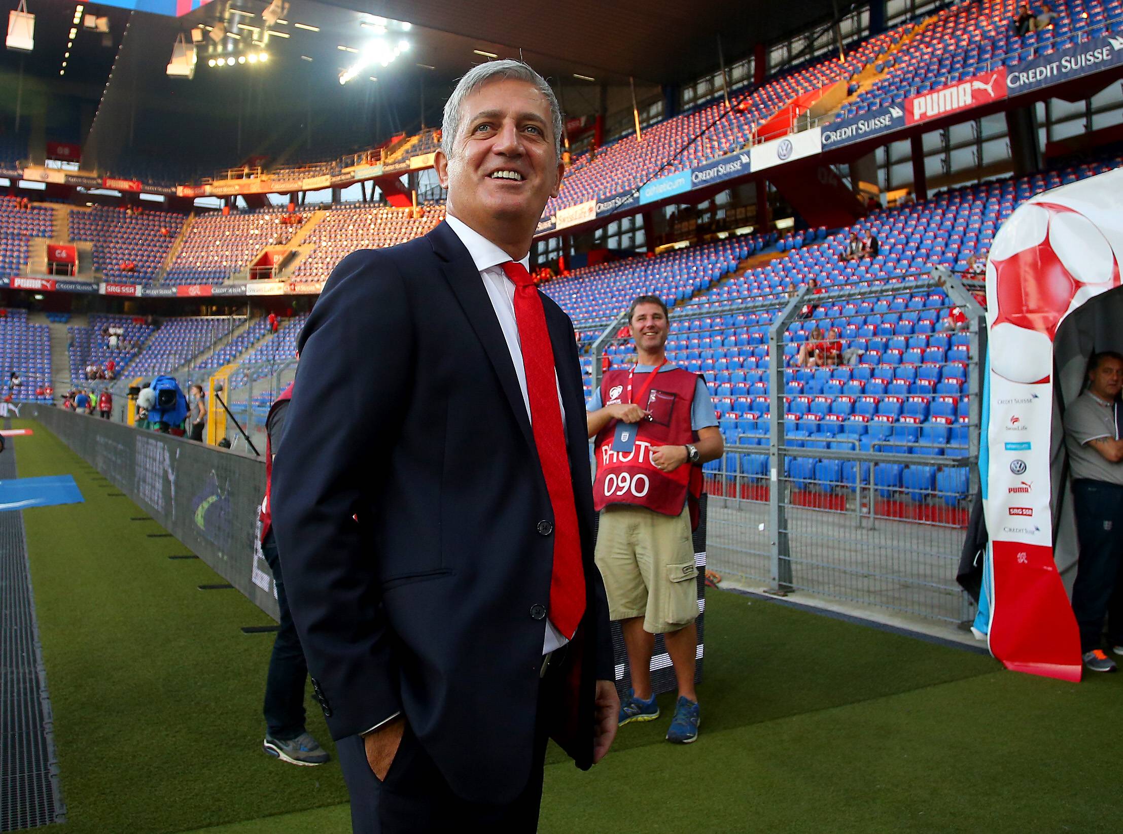 Er kann auch lachen: Vladimir Petkovic, ansonsten gerne ein sehr ernsthaft dreinblickender Fussballtrainer.
