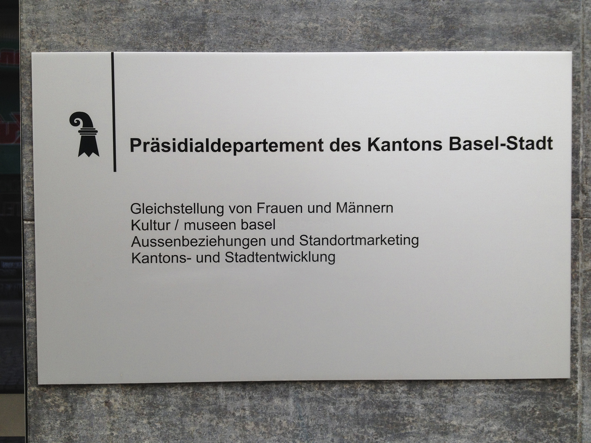 Diese Vermischung wirft Fragen auf, findet diezelle.