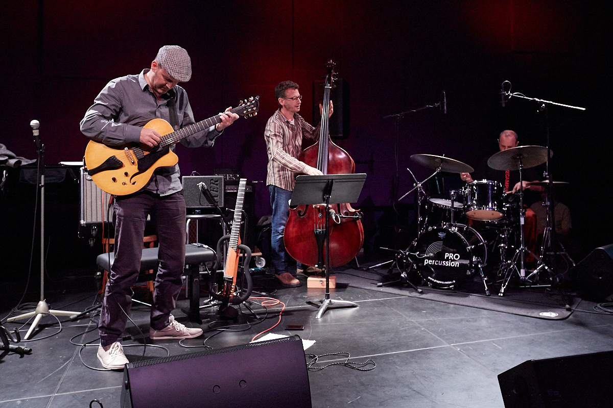 Durften den Jazzcampus musikalisch aus der Taufe heben: Das Jazz-Trio Wolfgang Muthspiel, Larry Grenadier und Jorge Rossy.