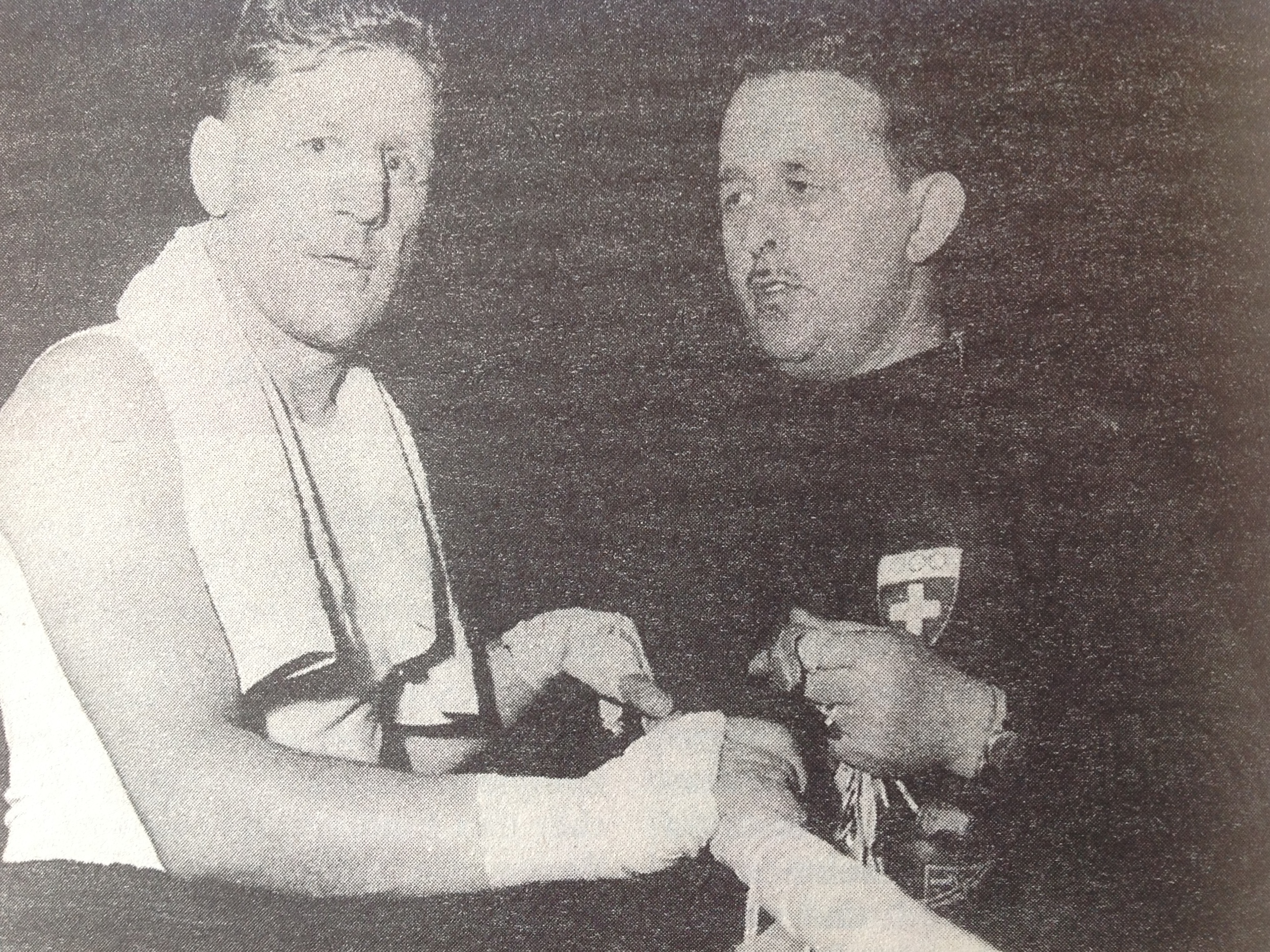 Hans Müller mit der Basler Box-Trainerlegende Hans Gass an den Olympischen Spielen 1948 in London.
