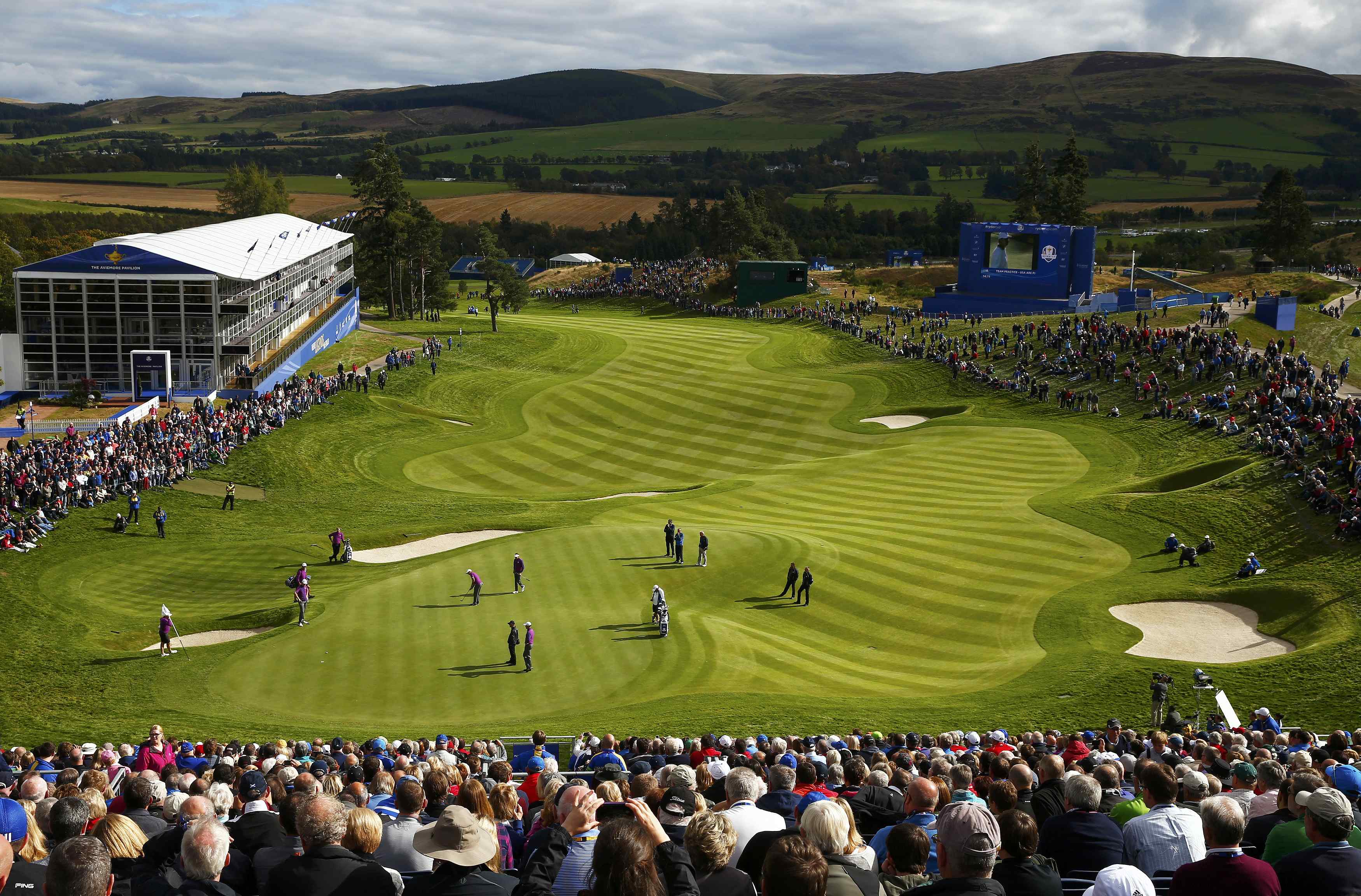 European Ryder Cup player Sergio Garcia putts on the 18th green during practice ahead of the 2014 Ryder Cup at Gleneagles in Scotland September 24, 2014. REUTERS/Eddie Keogh (BRITAIN - Tags: SPORT GOLF TPX IMAGES OF THE DAY)