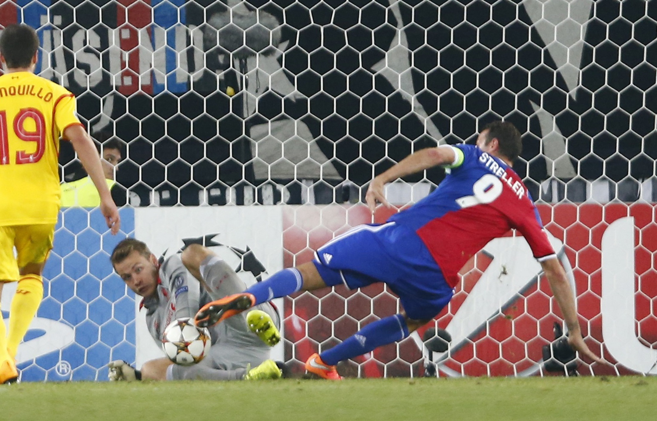 FC Basel's Marco Streller (R) scores a goal against Liverpool's goalkeeper Simon Mignolet during their Champions League Group B match at St. Jakobs-Park stadium in Basel October 1, 2014. REUTERS/Arnd Wiegmann (SWITZERLAND - Tags: SPORT SOCCER)