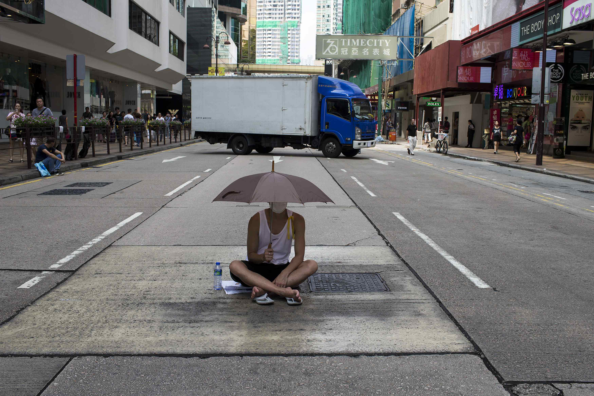«Der Streik ist eine Einladung an alle Hongkonger, gemeinsam über unsere Zukunft nachzudenken», heisst es in einem Manifest der Studenten. «Streik ist der Ruf der Jugend an die älteren Generationen, sich zu vereinen und Widerstand zu leisten.»
