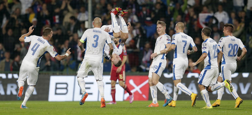 Juraj Kucka hebt ab: Sein Tor leitete den spanischen Untergang in der Slowakei ein.