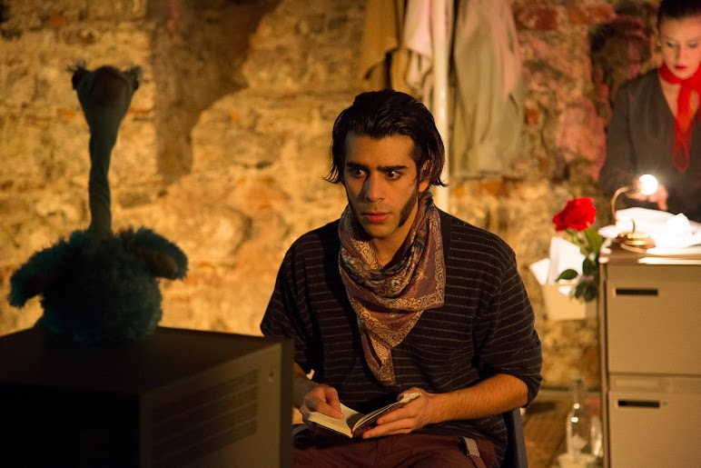 Hat sich extra fürs Stück massive Koteletten wachsen lassen: Luca Vincenzi in «Deadline».