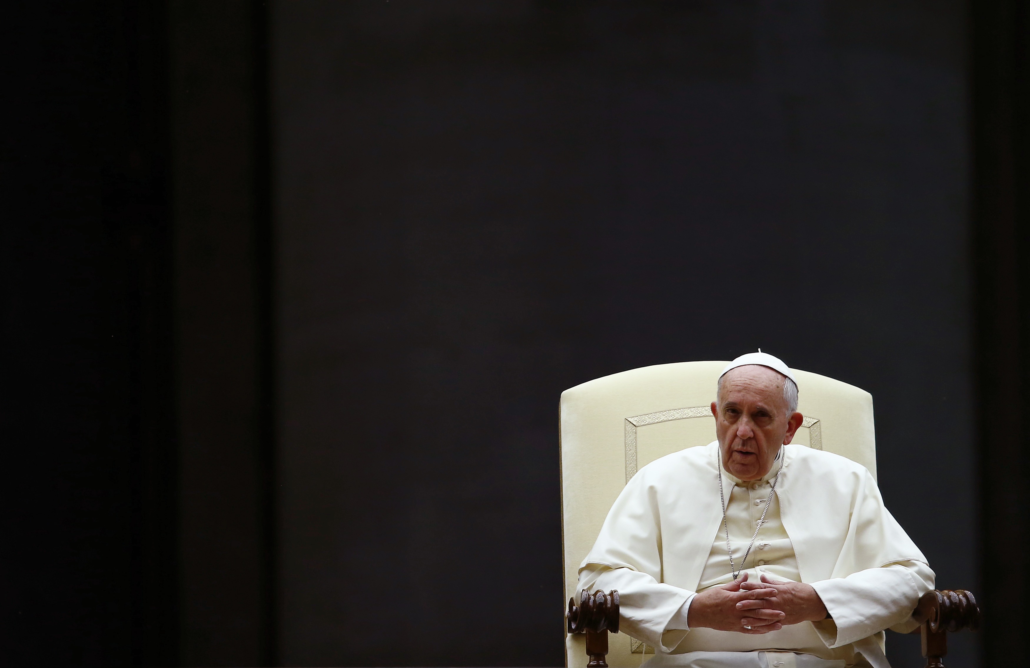 Pope Francis attends a vigil to mark the opening of the Synod on the family in Saint Peter's Square at the Vatican October 4, 2014. REUTERS/Tony Gentile (VATICAN - Tags: RELIGION)