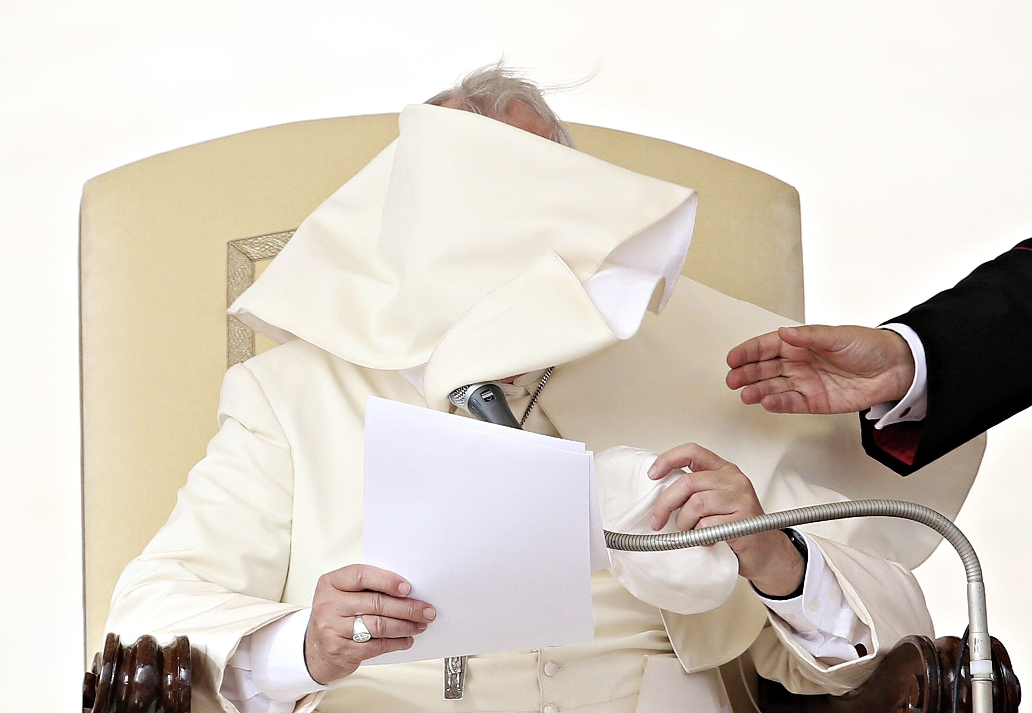 A gust of wind blows Pope Francis' mantle as he leads his weekly audience in Saint Peter's Square at the Vatican October 15, 2014. REUTERS/Alessandro Bianchi (VATICAN - Tags: RELIGION TPX IMAGES OF THE DAY)