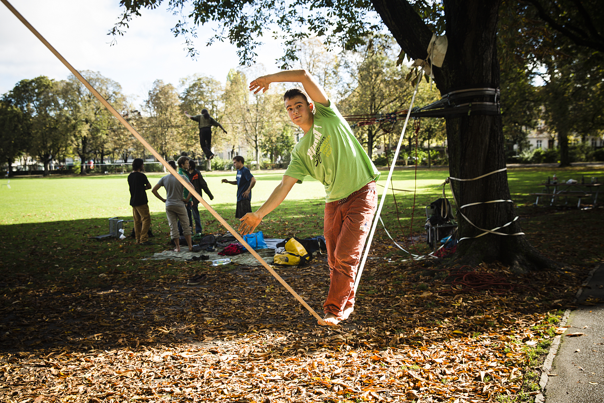 Mit Geschick auf der Slackline im Schützenmattpark.