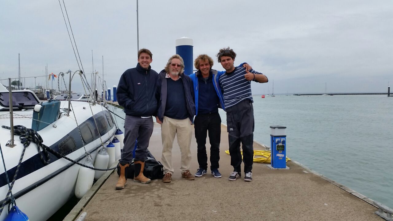 Und die Skipper mit den Schiffsdesignern vor der Solea.