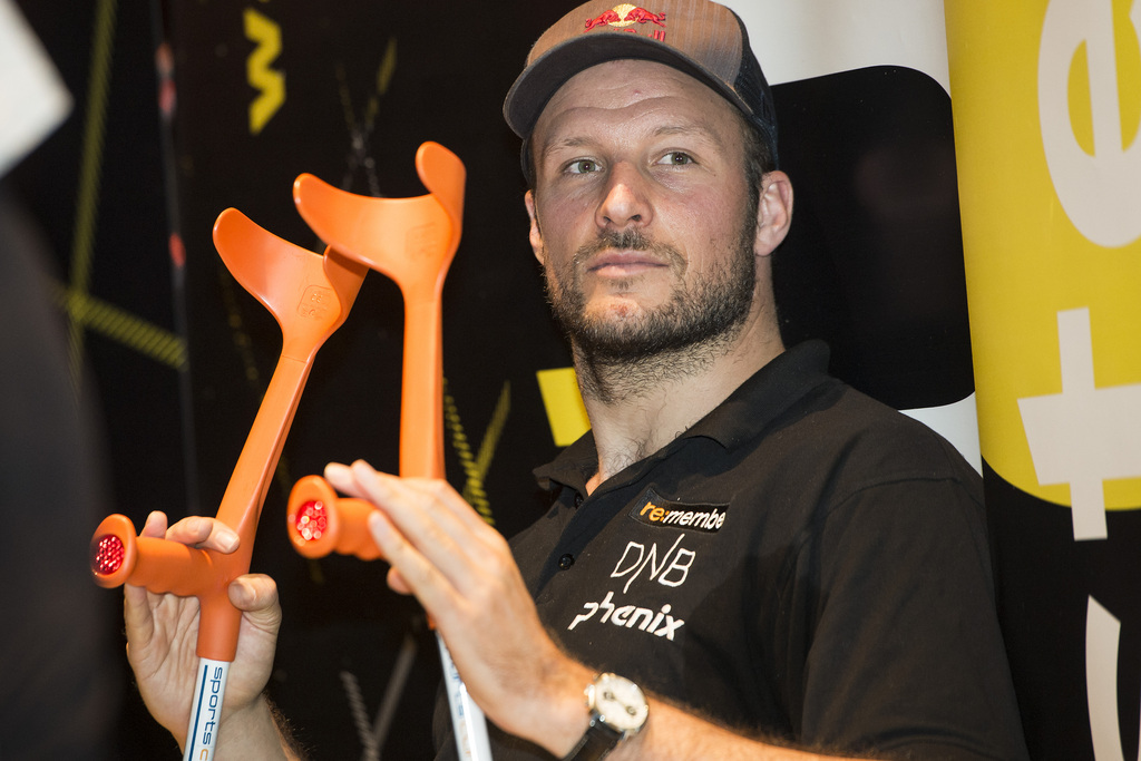 Injured Aksel Lund Svindal from Norway looks on during press event of the FIS Alpine Ski World Cup season in Soelden, Austria, Thursday, October 23, 2014. The Alpine Skiing World Cup season 2014/2015 will be openend on 25 and 26 October 2014 in Soelden, the traditional start of the FIS Ski World Cup. (KEYSTONE/Jean-Christophe Bott)