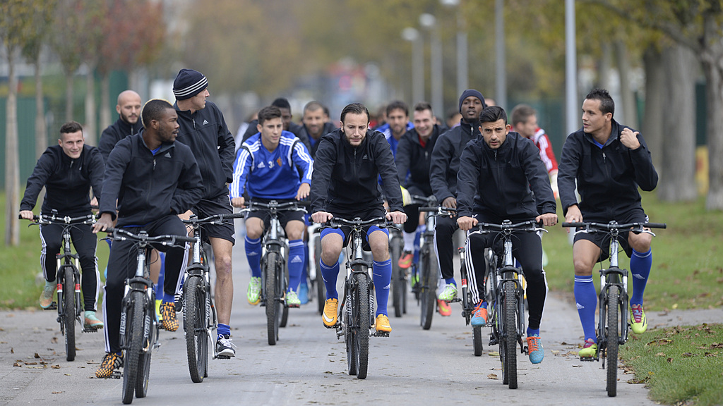 Switzerland's soccer team FC Basel 1893 arrives for a training session at the St. Jakob-Park training area in Basel, Switzerland, on Monday, November 3, 2014. Switzerland's FC Basel 1893 is scheduled to play against Bulgaria's PFC Ludogorets Razgrad in an UEFA Champions League group B matchday 4 soccer match on Tuesday, November 4, 2014. (KEYSTONE/Georgios Kefalas)