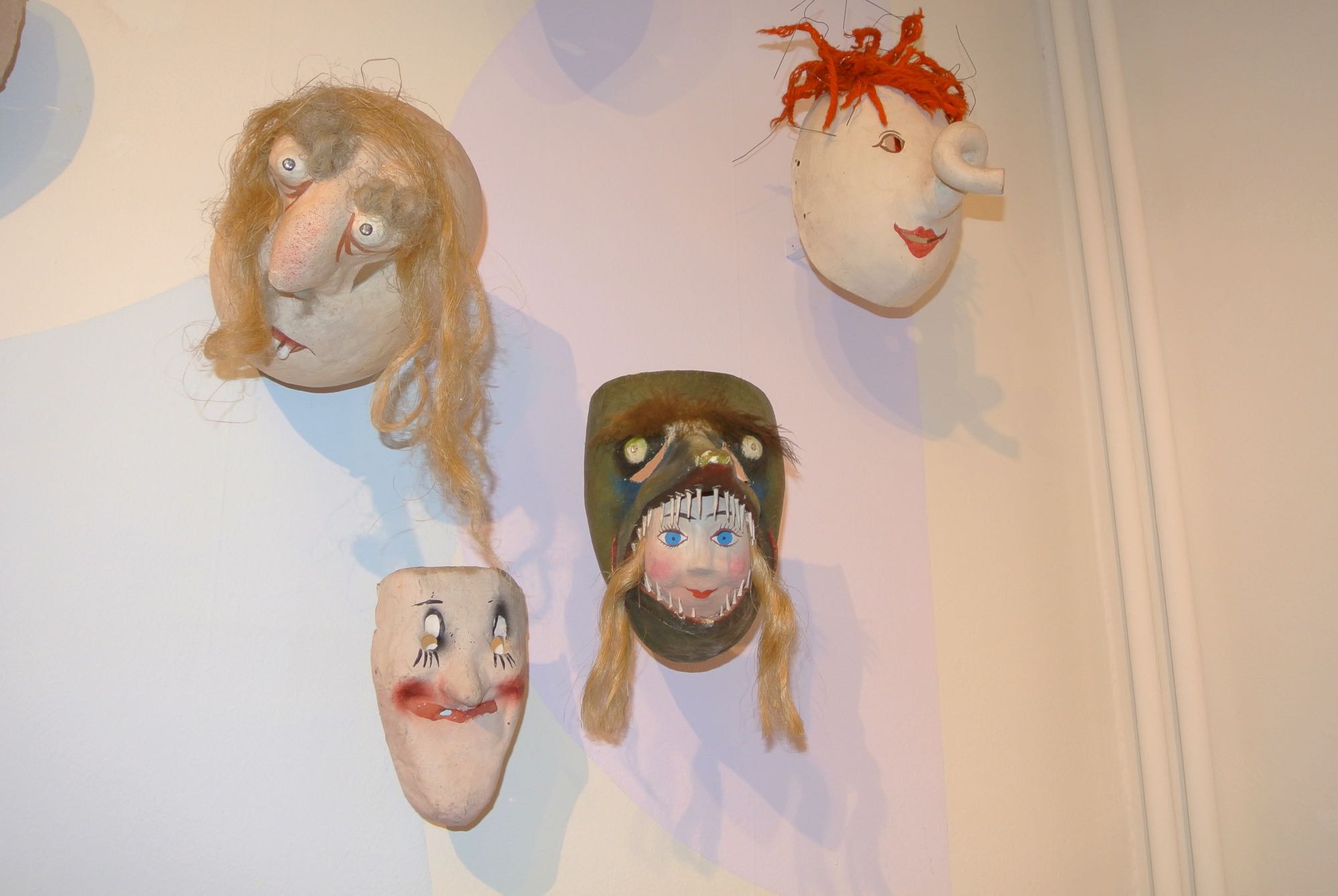 Künstlerlarven aus dem Atelier Tschudin