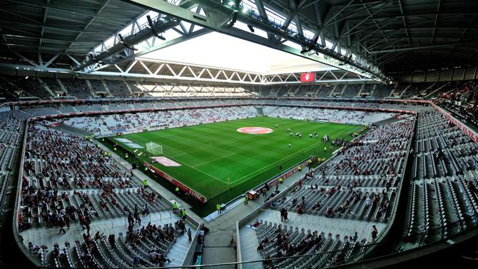 Tennis im umgebauten Fussballstadion: Auf Sand lässt Frankreich den Davis-Cup-Final gegen die Schweiz im Stade Pierre-Mauroy von Lille spielen.