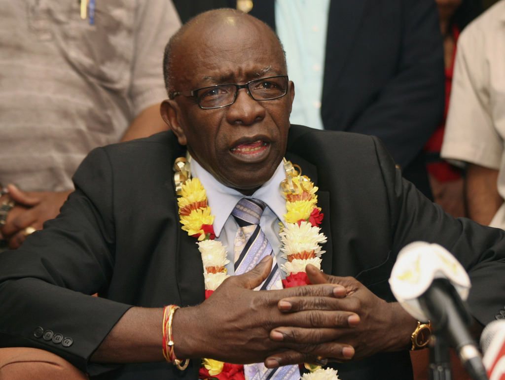 Schwierig, all diese Konten auseinander zu halten. Kein Wunder, vermischte sich bei Jack Warner Privatvermögen mit Geldern, die an den Mittelamerikanisschen Verband geflossen waren.