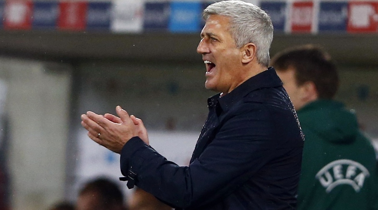 Switzerland's national soccer team coach Vladimir Petkovic reacts during their Euro 2016 Group E qualifying soccer match against Lithuania at AFG Arena in St. Gallen November 15, 2014. REUTERS/Arnd Wiegmann (SWITZERLAND - Tags: SPORT SOCCER)
