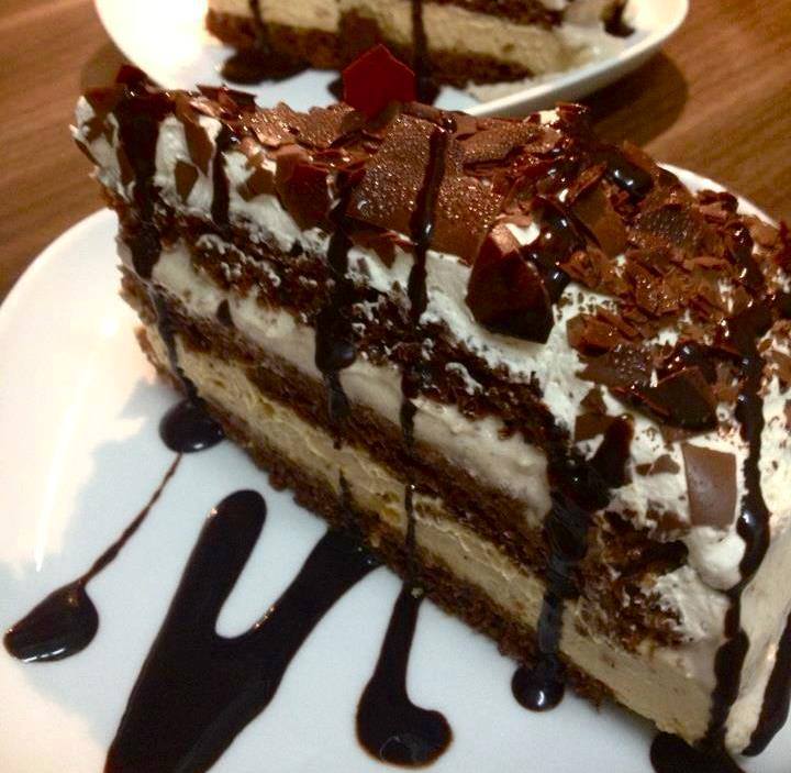Die Cafebar Salon ist bekannt für ihre Kuchen und Torten.