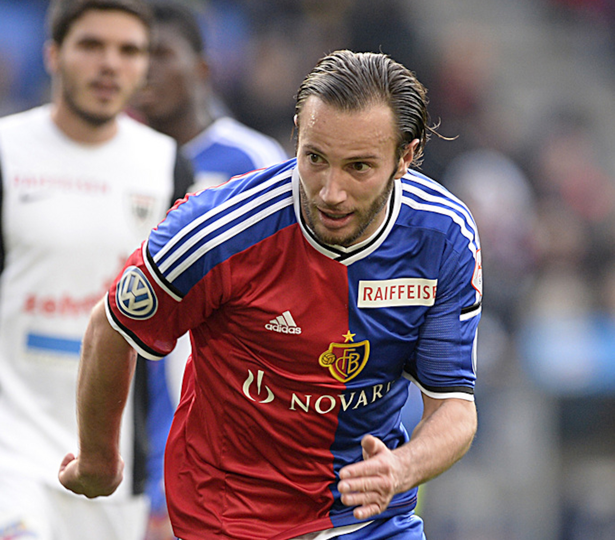Der Basler Shkelzen Gashi im Fussball Meisterschaftsspiel der Super League zwischen dem FC Basel und dem FC Aarau im Stadion St. Jakob-Park in Basel, am Sonntag, 23. November 2014. (KEYSTONE/Georgios Kefalas)