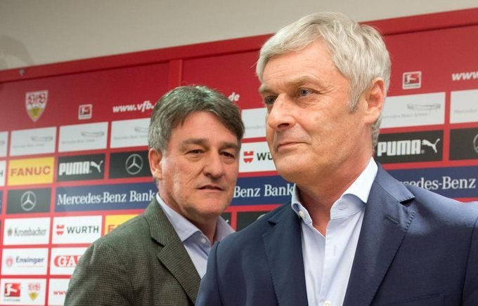 epa04502074 President of German Bundesliga soccer club VfB Stuttgart, Bernd Wahler (L) and coach Armin Veh arrive for a press conference in Stuttgart, Germany, 24 November 2014. Stuttgart coach Armin Veh resigned on 24 November 2014, the day after the team lost at home to Augsburg to remain bottom of the Bundesliga. EPA/Sebastian Kahnert