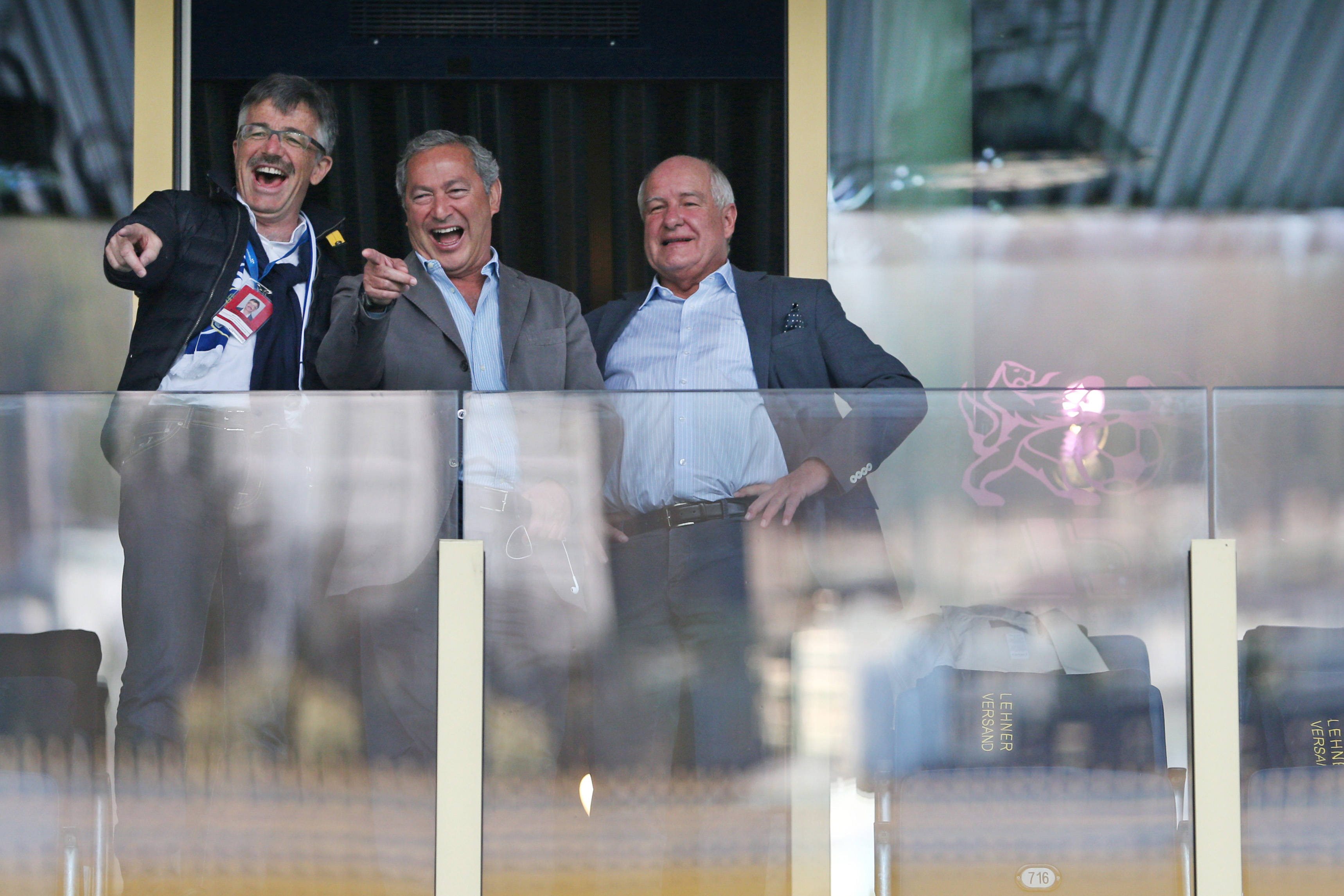 Starker Mann beim FC Luzern: Ehrenpräsident Walter Stierli (rechts), hier mit den FCL-Investoren Marco Sieber (links) und Samih Sawiris (Mitte) im April 2013 in der Swissporarena.