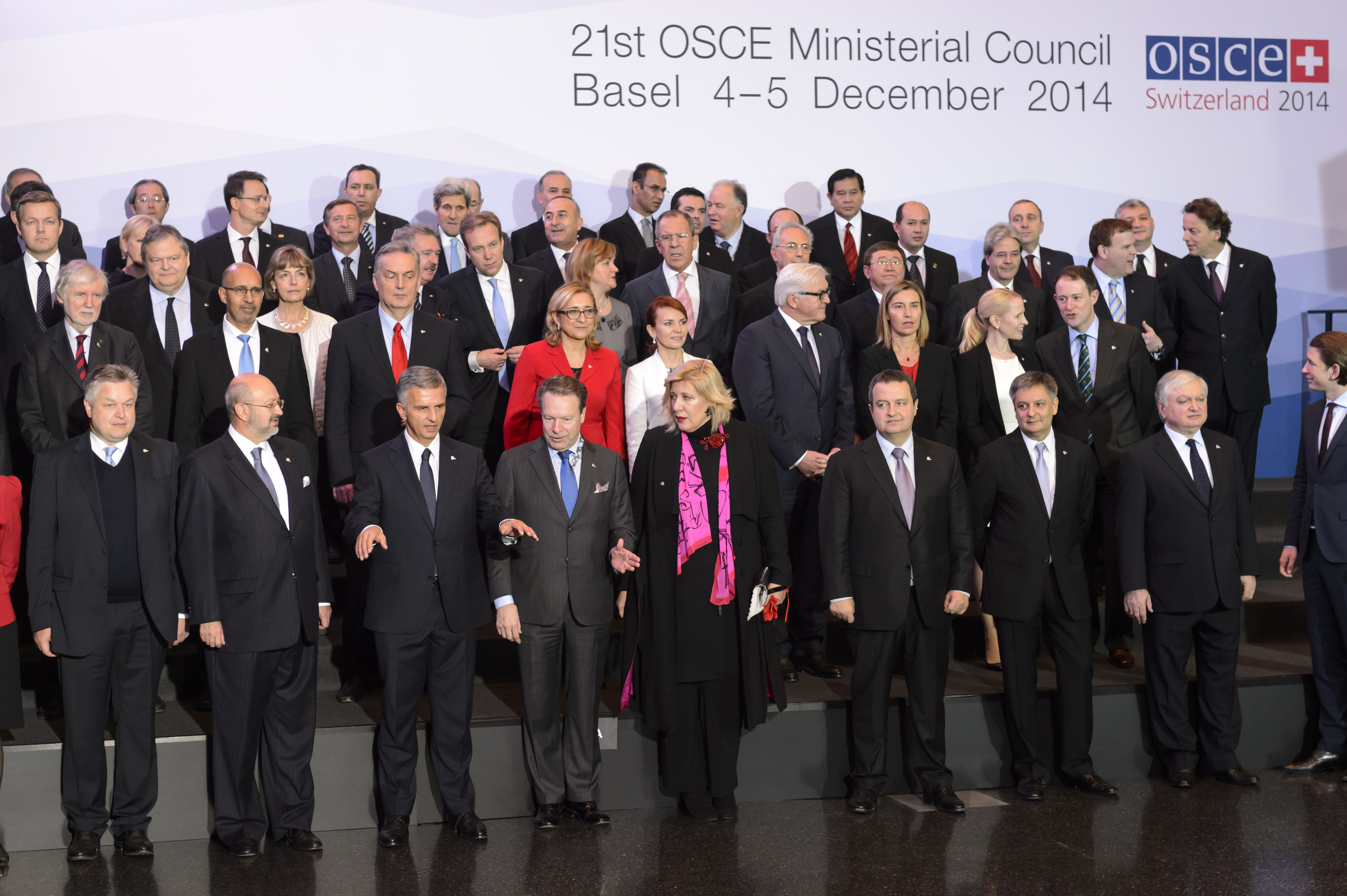 Wie eine zappelige Primarschulklasse konnten auch die Delegationschefs beim «Family Photo» kaum stillhalten. Obwohl es sich dabei um eine hochinszenierte Angelegenheit handelt, ging es gründlich schief.
