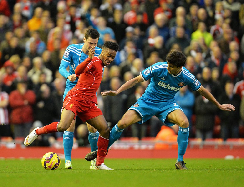 epa04517500 Liverpool's Raheem Sterling (C) in action during the English Premier League soccer match between Liverpool and AFC Sunderland at the Anfield in Liverpool, Britain, 06 December 2014. EPA/PETER POWELL DataCo terms and conditions apply ..http://www.epa.eu/files/Terms%20and%20Conditions/DataCo_Terms_and_Conditions.pdf