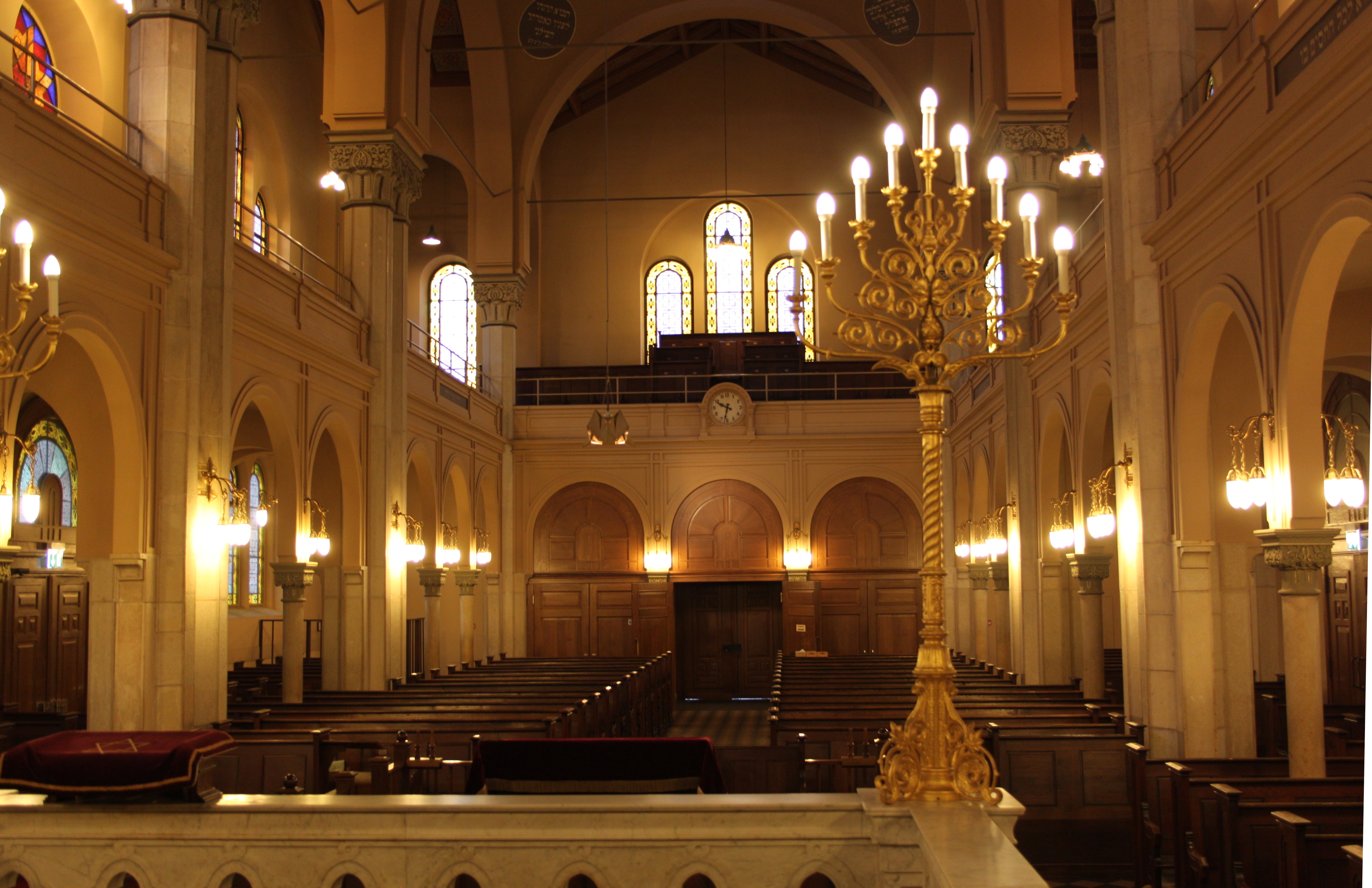 Durch seine Bauweise wirkt die Basler Synagoge wie ein Kirchenschiff.