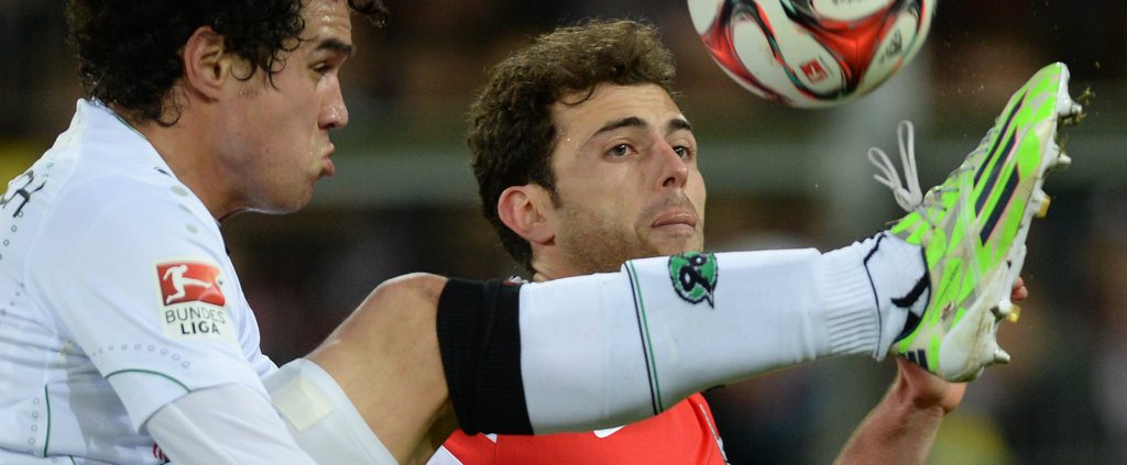 epa04537439 Hannover's Manuel Schmiedebach (L) and Freiburg's Admir Mehmedi (R) fight for the ball during the German Bundesliga soccer match between SC Freiburg and Hannover 96 at Schwarzwald-Stadion in Freiburg, Germany, 21 December 2014...(EMBARGO CONDITIONS - ATTENTION: Due to the accreditation guidelines, the DFL only permits the publication and utilisation of up to 15 pictures per match on the internet and in online media during the match.) EPA/Patrick Seeger