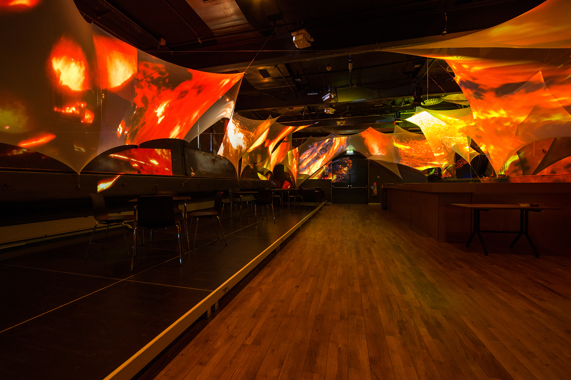 Der Rossstall wird zur Lava-Grotte