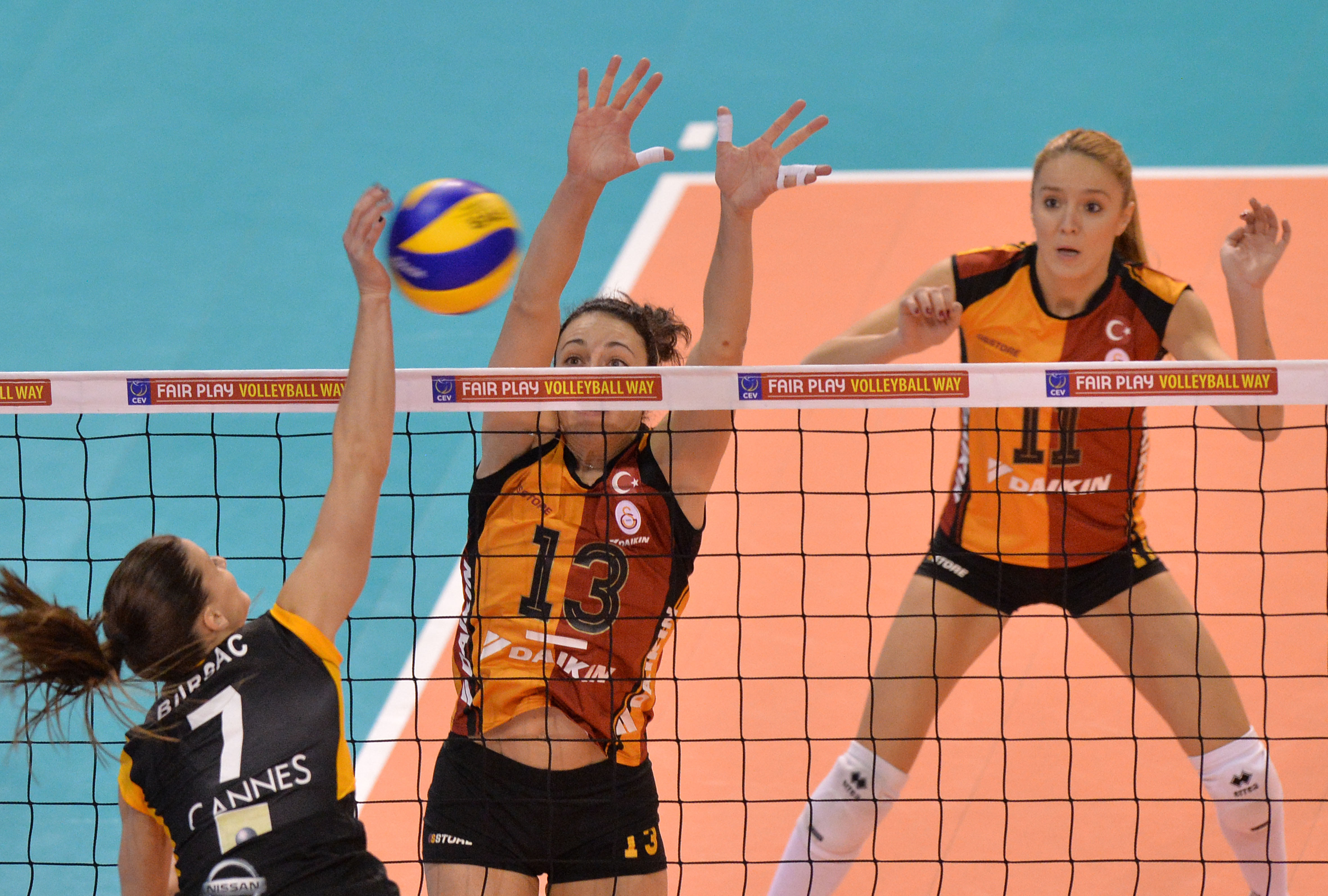 Basel, 29.12.2014, Volleyball Topvolley Basel -Galatasaray Istanbul - RC Cannes, Galatasarays Nadia Centoni. (Melanie Duchene/EQ Images) HONORARFREIE REDAKTIONELLE VERWENDUNG IM ZUSAMMENHANG MIT DEM TOPVOLLEY BIS ENDE FEBRUAR 2014